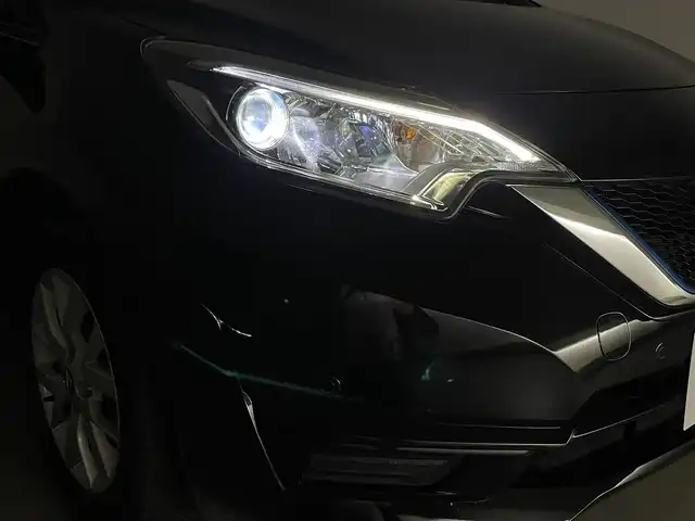 日産 ノート e－パワー X Vセレクション 群馬県 2020(令2)年 6.6万km スーパーブラック 純正ナビ(MM319D-W)/AM/FM/CD/DVD/BT/フルセグ/アラウンドビューモニター/インテリジェントルームミラー/ETC/エマージェンシーブレーキ/車線逸脱警報(LDW)/フロント&バックソナー/踏み間違い衝突防止アシスト/ハイビームアシスト/アイドリングストップ/LEDヘッドライト/スマートキー/プッシュスタート