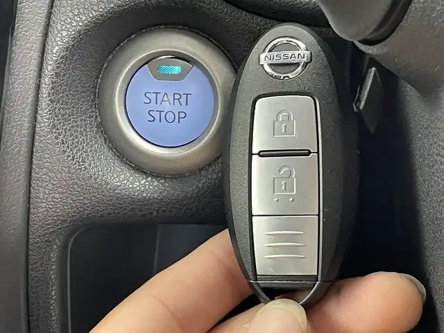 日産 ノート e－パワー X Vセレクション 群馬県 2020(令2)年 6.6万km スーパーブラック 純正ナビ(MM319D-W)/AM/FM/CD/DVD/BT/フルセグ/アラウンドビューモニター/インテリジェントルームミラー/ETC/エマージェンシーブレーキ/車線逸脱警報(LDW)/フロント&バックソナー/踏み間違い衝突防止アシスト/ハイビームアシスト/アイドリングストップ/LEDヘッドライト/スマートキー/プッシュスタート