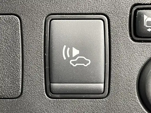 日産 ノート e－パワー X Vセレクション 群馬県 2020(令2)年 6.6万km スーパーブラック 純正ナビ(MM319D-W)/AM/FM/CD/DVD/BT/フルセグ/アラウンドビューモニター/インテリジェントルームミラー/ETC/エマージェンシーブレーキ/車線逸脱警報(LDW)/フロント&バックソナー/踏み間違い衝突防止アシスト/ハイビームアシスト/アイドリングストップ/LEDヘッドライト/スマートキー/プッシュスタート