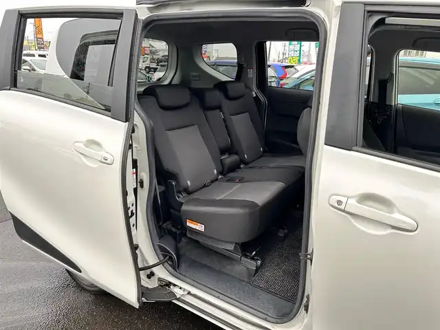 トヨタ シエンタ ハイブリッド ファンベースG セーフティED 宮城県 2020(令2)年 4.2万km ホワイトパールクリスタルシャイン LEDランプパッケージ/・オートレベリング機能付LEDヘッドランプ/・オートライト/・LEDフロントフォグランプ/・レッド加飾付クリアレンズLEDリアコンビネーションランプ/＝＝＝/セーフティセンス/・プリクラッシュセーフティ/・レーンディパーチャーアラート/・オートマチックハイビーム/・先行車発進告知機能/インテリジェントクリアランスソナー/パノラミックビューモニター/純正9インチナビ（NSZT-Y68T）/・CD/DVD/・Bluetooth/・フルセグTV/・SD音楽録音機能/ビルトインETC2.0/ドライブレコーダー/両側パワースライドドア/革巻きステアリング/クルーズコントロール/ステアリングスイッチ/ステアリングヒーター/シートヒーター/電動格納ミラー/純正フロアマット/Wエアバッグ