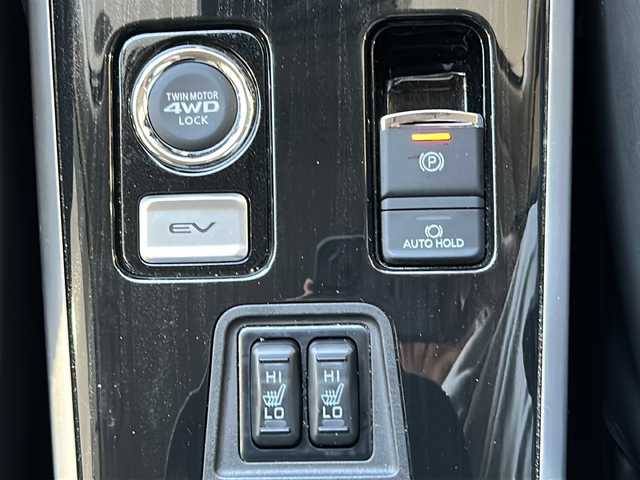 三菱 アウトランダー ＰＨＥＶ G ナビパッケージ 福島県 2018(平30)年 2.2万km チタニウムグレーメタリック 登録時走行距離21/60キロ/ワンオーナー/純正SDナビ/（AM/FM/CD/DVD/BT/フルセグTV）/全周囲モニター/ハーフレザーシート/プリクラッシュ/クリアランスソナー/レーダークルーズコントロール/ブラインドスポットモニター/ステアリングヒーター/シートヒーター/ETC/純正フロアマット/純正AW/充電ケーブル車載