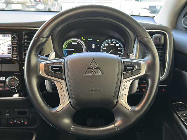 三菱 アウトランダー ＰＨＥＶ G ナビパッケージ 福島県 2018(平30)年 2.2万km チタニウムグレーメタリック 登録時走行距離21/60キロ/ワンオーナー/純正SDナビ/（AM/FM/CD/DVD/BT/フルセグTV）/全周囲モニター/ハーフレザーシート/プリクラッシュ/クリアランスソナー/レーダークルーズコントロール/ブラインドスポットモニター/ステアリングヒーター/シートヒーター/ETC/純正フロアマット/純正AW/充電ケーブル車載