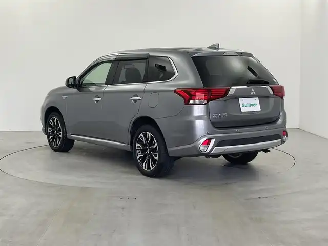三菱 アウトランダー ＰＨＥＶ G ナビパッケージ 栃木県 2018(平30)年 2.2万km チタニウムグレーメタリック 三菱e-Assist/・衝突被害軽減ブレーキシステム/・誤発進抑制機能(前進時)/・車線逸脱警報システム/・レーダークルーズコントロールシステム/・オートマチックハイビーム/・後側方車両検知警報システム/・レーンチェンジアシスト機能/・後退時車両検知警報システム/ワンオーナー/禁煙車/全方位カメラ/ハーフレザー/シートヒーター/ハンドルヒーター/パワーバックドア/ブラインドスポットモニター/純正ナビ/(CD/DVD/BT/TV/SD)/コーナーセンサー/LEDヘッドライト/フォグライト/オートライト/オートエアコン