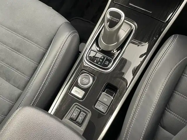 三菱 アウトランダー ＰＨＥＶ G ナビパッケージ 栃木県 2018(平30)年 2.2万km チタニウムグレーメタリック 三菱e-Assist/・衝突被害軽減ブレーキシステム/・誤発進抑制機能(前進時)/・車線逸脱警報システム/・レーダークルーズコントロールシステム/・オートマチックハイビーム/・後側方車両検知警報システム/・レーンチェンジアシスト機能/・後退時車両検知警報システム/ワンオーナー/禁煙車/全方位カメラ/ハーフレザー/シートヒーター/ハンドルヒーター/パワーバックドア/ブラインドスポットモニター/純正ナビ/(CD/DVD/BT/TV/SD)/コーナーセンサー/LEDヘッドライト/フォグライト/オートライト/オートエアコン