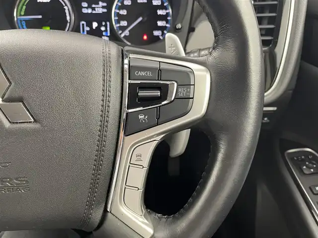 三菱 アウトランダー ＰＨＥＶ G ナビパッケージ 栃木県 2018(平30)年 2.2万km チタニウムグレーメタリック 三菱e-Assist/・衝突被害軽減ブレーキシステム/・誤発進抑制機能(前進時)/・車線逸脱警報システム/・レーダークルーズコントロールシステム/・オートマチックハイビーム/・後側方車両検知警報システム/・レーンチェンジアシスト機能/・後退時車両検知警報システム/ワンオーナー/禁煙車/全方位カメラ/ハーフレザー/シートヒーター/ハンドルヒーター/パワーバックドア/ブラインドスポットモニター/純正ナビ/(CD/DVD/BT/TV/SD)/コーナーセンサー/LEDヘッドライト/フォグライト/オートライト/オートエアコン