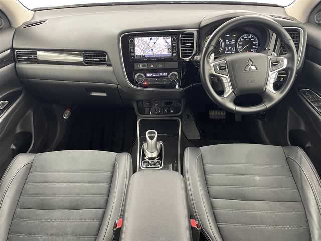 三菱 アウトランダー ＰＨＥＶ G ナビパッケージ 栃木県 2018(平30)年 2.2万km チタニウムグレーメタリック 三菱e-Assist/・衝突被害軽減ブレーキシステム/・誤発進抑制機能(前進時)/・車線逸脱警報システム/・レーダークルーズコントロールシステム/・オートマチックハイビーム/・後側方車両検知警報システム/・レーンチェンジアシスト機能/・後退時車両検知警報システム/ワンオーナー/禁煙車/全方位カメラ/ハーフレザー/シートヒーター/ハンドルヒーター/パドルシフト/パワーバックドア/ブラインドスポットモニター/純正ナビ/(CD/DVD/BT/TV/SD)/ETC/コーナーセンサー/LEDヘッドライト/フォグライト/オートライト/オートエアコン