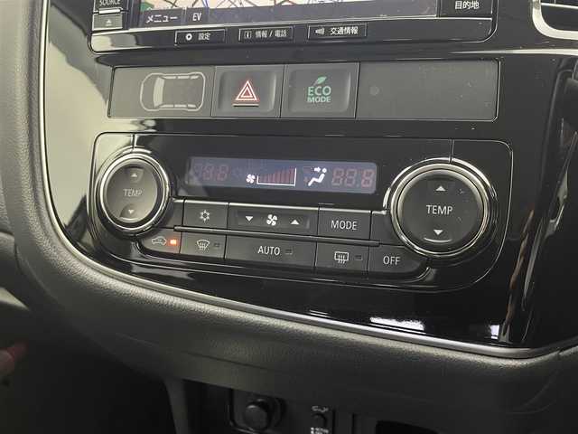 三菱 アウトランダー ＰＨＥＶ G ナビパッケージ 栃木県 2018(平30)年 2.2万km チタニウムグレーメタリック 三菱e-Assist/・衝突被害軽減ブレーキシステム/・誤発進抑制機能(前進時)/・車線逸脱警報システム/・レーダークルーズコントロールシステム/・オートマチックハイビーム/・後側方車両検知警報システム/・レーンチェンジアシスト機能/・後退時車両検知警報システム/ワンオーナー/禁煙車/全方位カメラ/ハーフレザー/シートヒーター/ハンドルヒーター/パドルシフト/パワーバックドア/ブラインドスポットモニター/純正ナビ/(CD/DVD/BT/TV/SD)/ETC/コーナーセンサー/LEDヘッドライト/フォグライト/オートライト/オートエアコン