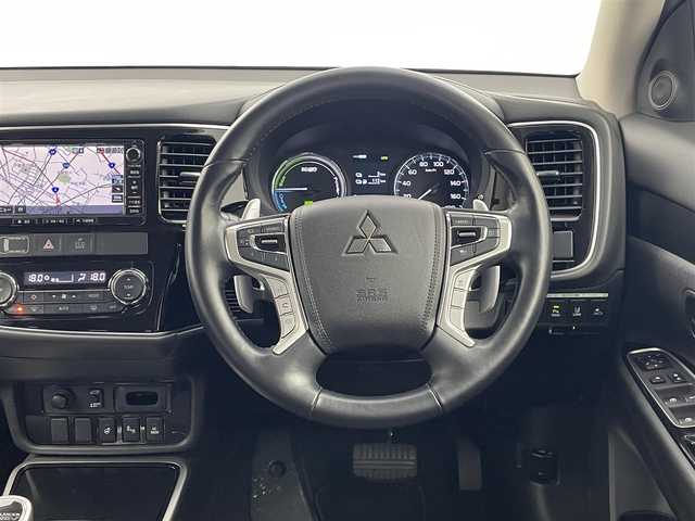 三菱 アウトランダー ＰＨＥＶ G ナビパッケージ 栃木県 2018(平30)年 2.2万km チタニウムグレーメタリック 三菱e-Assist/・衝突被害軽減ブレーキシステム/・誤発進抑制機能(前進時)/・車線逸脱警報システム/・レーダークルーズコントロールシステム/・オートマチックハイビーム/・後側方車両検知警報システム/・レーンチェンジアシスト機能/・後退時車両検知警報システム/ワンオーナー/禁煙車/全方位カメラ/ハーフレザー/シートヒーター/ハンドルヒーター/パドルシフト/パワーバックドア/ブラインドスポットモニター/純正ナビ/(CD/DVD/BT/TV/SD)/ETC/コーナーセンサー/LEDヘッドライト/フォグライト/オートライト/オートエアコン
