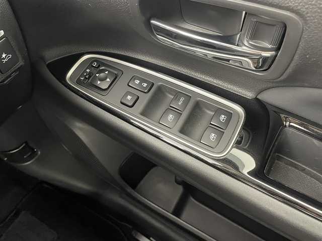 三菱 アウトランダー ＰＨＥＶ G ナビパッケージ 栃木県 2018(平30)年 2.2万km チタニウムグレーメタリック 三菱e-Assist/・衝突被害軽減ブレーキシステム/・誤発進抑制機能(前進時)/・車線逸脱警報システム/・レーダークルーズコントロールシステム/・オートマチックハイビーム/・後側方車両検知警報システム/・レーンチェンジアシスト機能/・後退時車両検知警報システム/ワンオーナー/禁煙車/全方位カメラ/ハーフレザー/シートヒーター/ハンドルヒーター/パドルシフト/パワーバックドア/ブラインドスポットモニター/純正ナビ/(CD/DVD/BT/TV/SD)/ETC/コーナーセンサー/LEDヘッドライト/フォグライト/オートライト/オートエアコン