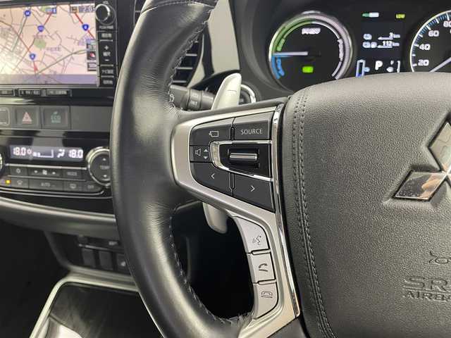 三菱 アウトランダー ＰＨＥＶ G ナビパッケージ 栃木県 2018(平30)年 2.2万km チタニウムグレーメタリック 三菱e-Assist/・衝突被害軽減ブレーキシステム/・誤発進抑制機能(前進時)/・車線逸脱警報システム/・レーダークルーズコントロールシステム/・オートマチックハイビーム/・後側方車両検知警報システム/・レーンチェンジアシスト機能/・後退時車両検知警報システム/ワンオーナー/禁煙車/全方位カメラ/ハーフレザー/シートヒーター/ハンドルヒーター/パドルシフト/パワーバックドア/ブラインドスポットモニター/純正ナビ/(CD/DVD/BT/TV/SD)/ETC/コーナーセンサー/LEDヘッドライト/フォグライト/オートライト/オートエアコン