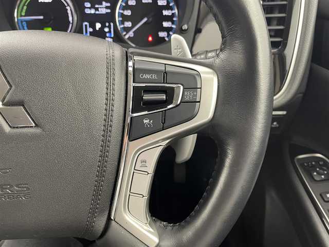 三菱 アウトランダー ＰＨＥＶ G ナビパッケージ 栃木県 2018(平30)年 2.2万km チタニウムグレーメタリック 三菱e-Assist/・衝突被害軽減ブレーキシステム/・誤発進抑制機能(前進時)/・車線逸脱警報システム/・レーダークルーズコントロールシステム/・オートマチックハイビーム/・後側方車両検知警報システム/・レーンチェンジアシスト機能/・後退時車両検知警報システム/ワンオーナー/禁煙車/全方位カメラ/ハーフレザー/シートヒーター/ハンドルヒーター/パドルシフト/パワーバックドア/ブラインドスポットモニター/純正ナビ/(CD/DVD/BT/TV/SD)/ETC/コーナーセンサー/LEDヘッドライト/フォグライト/オートライト/オートエアコン