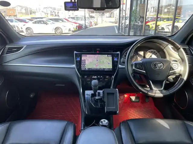 トヨタ ハリアー プレミアム 佐賀県 2018(平30)年 6.9万km ホワイトパールクリスタルシャイン サンルーフ/トヨタセーフティセンス/・プリクラッシュセーフティ/・レーダークルーズコントロール/・レーンディパーチャーアラート/・オートマチックハイビーム/クリアランスソナー/ビッグX10型ナビ(アルパイン)/・バックカメラ/サイドカメラ/・フルセグTV/BT/CD/DVD/HDMI/パワーバックドア/ハーフレザーシート/パワーシート/純正18インチAW車載(サマー)/LEDヘッドライト/フォグランプ/電動パーキングスイッチ/ETC/プッシュスタート/スマートキー/カードキー/取扱説明書/保証書