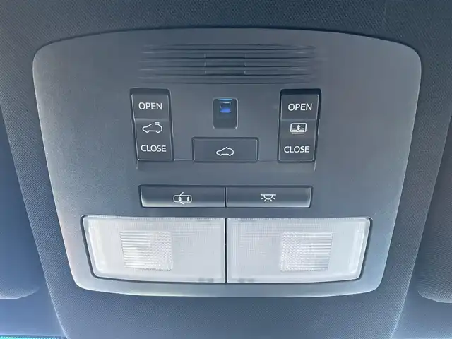 トヨタ ハリアー プレミアム 佐賀県 2018(平30)年 6.9万km ホワイトパールクリスタルシャイン サンルーフ/トヨタセーフティセンス/・プリクラッシュセーフティ/・レーダークルーズコントロール/・レーンディパーチャーアラート/・オートマチックハイビーム/クリアランスソナー/ビッグX10型ナビ(アルパイン)/・バックカメラ/サイドカメラ/・フルセグTV/BT/CD/DVD/HDMI/パワーバックドア/ハーフレザーシート/パワーシート/純正18インチAW車載(サマー)/LEDヘッドライト/フォグランプ/電動パーキングスイッチ/ETC/プッシュスタート/スマートキー/カードキー/取扱説明書/保証書