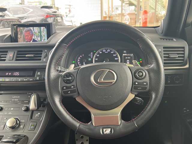 レクサス ＣＴ 200h Fスポーツ 京都府 2014(平26)年 7.9万km ブラック/ホワイトノーヴァガラスフレーク 純正8インチナビ/フルセグテレビ/バックカメラ/Bluetooth/サンルーフ/パドルシフト/本革シート/メモリーパワーシート/シートヒーター/ステアリングヒーター/レクサスセーフティーセンス/クリアランスソナー/トラクションコントロール/レーダークルーズコントロール/ワンオーナー/禁煙車/カードキー/寒冷地仕様/ドラレコ前後/ビルトインETC/アイドリングストップ/フォグランプ/ウィンカーミラー/電動格納ミラー