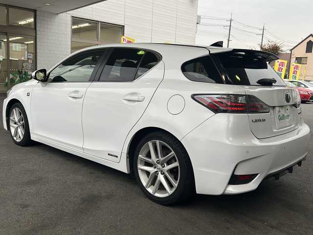レクサス ＣＴ 200h Fスポーツ 京都府 2014(平26)年 7.9万km ブラック/ホワイトノーヴァガラスフレーク 純正8インチナビ/フルセグテレビ/バックカメラ/Bluetooth/サンルーフ/パドルシフト/本革シート/メモリーパワーシート/シートヒーター/ステアリングヒーター/レクサスセーフティーセンス/クリアランスソナー/トラクションコントロール/レーダークルーズコントロール/ワンオーナー/禁煙車/カードキー/寒冷地仕様/ドラレコ前後/ビルトインETC/アイドリングストップ/フォグランプ/ウィンカーミラー/電動格納ミラー