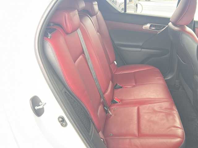 レクサス ＣＴ 200h Fスポーツ 京都府 2014(平26)年 7.9万km ブラック/ホワイトノーヴァガラスフレーク 純正8インチナビ/フルセグテレビ/バックカメラ/Bluetooth/サンルーフ/パドルシフト/本革シート/メモリーパワーシート/シートヒーター/ステアリングヒーター/レクサスセーフティーセンス/クリアランスソナー/トラクションコントロール/レーダークルーズコントロール/ワンオーナー/禁煙車/カードキー/寒冷地仕様/ドラレコ前後/ビルトインETC/アイドリングストップ/フォグランプ/ウィンカーミラー/電動格納ミラー