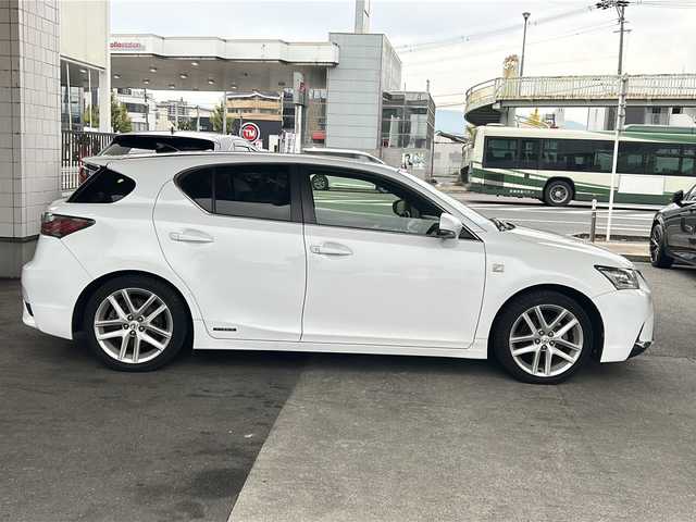 レクサス ＣＴ 200h Fスポーツ 京都府 2014(平26)年 7.9万km ブラック/ホワイトノーヴァガラスフレーク 純正8インチナビ/フルセグテレビ/バックカメラ/Bluetooth/サンルーフ/パドルシフト/本革シート/メモリーパワーシート/シートヒーター/ステアリングヒーター/レクサスセーフティーセンス/クリアランスソナー/トラクションコントロール/レーダークルーズコントロール/ワンオーナー/禁煙車/カードキー/寒冷地仕様/ドラレコ前後/ビルトインETC/アイドリングストップ/フォグランプ/ウィンカーミラー/電動格納ミラー