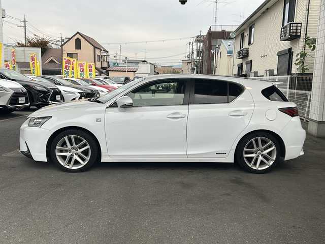 レクサス ＣＴ 200h Fスポーツ 京都府 2014(平26)年 7.9万km ブラック/ホワイトノーヴァガラスフレーク 純正8インチナビ/フルセグテレビ/バックカメラ/Bluetooth/サンルーフ/パドルシフト/本革シート/メモリーパワーシート/シートヒーター/ステアリングヒーター/レクサスセーフティーセンス/クリアランスソナー/トラクションコントロール/レーダークルーズコントロール/ワンオーナー/禁煙車/カードキー/寒冷地仕様/ドラレコ前後/ビルトインETC/アイドリングストップ/フォグランプ/ウィンカーミラー/電動格納ミラー