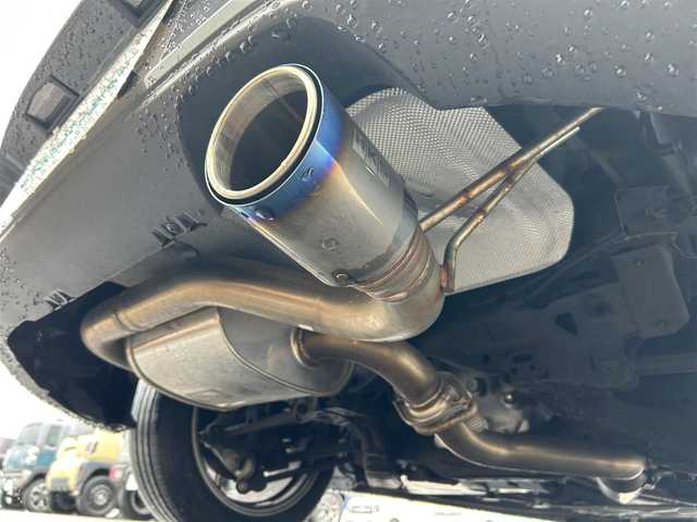 マツダ ロードスター 滋賀県 2023(令5)年 1.5万km グレー ガソリン/2WD(FR)/6速MT/HKSマフラー/RAYS純正ホイール/ブレンボキャリパー/ETC/特別仕様車/レーンアシスト/コーナーセンサー/横滑り防止/プッシュスタート/スマートキー/ステアリングスイッチ/本革巻きステアリング/オートライト/USB/AUX/純正マット/LEDヘッドライト