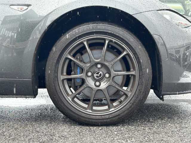 マツダ ロードスター 滋賀県 2023(令5)年 1.5万km グレー ガソリン/2WD(FR)/6速MT/HKSマフラー/RAYS純正ホイール/ブレンボキャリパー/ETC/特別仕様車/レーンアシスト/コーナーセンサー/横滑り防止/プッシュスタート/スマートキー/ステアリングスイッチ/本革巻きステアリング/オートライト/USB/AUX/純正マット/LEDヘッドライト