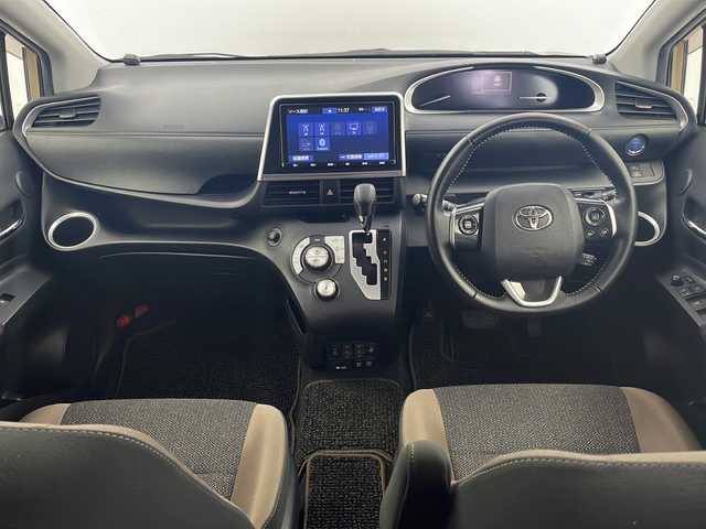 トヨタ シエンタ ハイブリッド G グランパー 栃木県 2020(令2)年 6.5万km ベージュ 純正ナビ/(BT/AM/FM/CD/DVD/フルセグ）/全周囲カメラ/ビルトインETC2.0/車線逸脱防止/パーキングサポートブレーキ/クリアランナソー/先行車発進お知らせ/クルーズコントロール/両側パワースライドドア/ステアリングヒーター/前席シートヒーター/電動格納ミラー/ステアリングスイッチ/純正１５インチAW/純正フロアマット/プッシュスタート/スマートキー