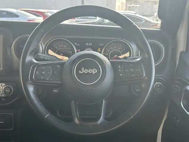 クライスラー・ジープ ジープ ラングラー アンリミテッド スポーツ 福岡県 2020(令2)年 6.4万km ブライトホワイト アダプティブクルーズコントロール/アクティブブレーキアシスト/ディスプレイオーディオ　/Ａｐｐｌｅｃａｒｐｌａｙ/ａｎｄｒｏｉｄａｕｔｏ　/Bluetooth/バックカメラ　/サイドカメラ　/前後コーナーセンサー/純正前後ドライブレコーダー　/純正17インチアルミホイール/ETC2.0