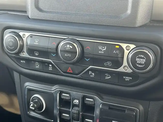 クライスラー・ジープ ジープ ラングラー アンリミテッド スポーツ 福岡県 2020(令2)年 6.4万km ブライトホワイト アダプティブクルーズコントロール/アクティブブレーキアシスト/ディスプレイオーディオ　/Ａｐｐｌｅｃａｒｐｌａｙ/ａｎｄｒｏｉｄａｕｔｏ　/Bluetooth/バックカメラ　/サイドカメラ　/前後コーナーセンサー/純正前後ドライブレコーダー　/純正17インチアルミホイール/ETC2.0