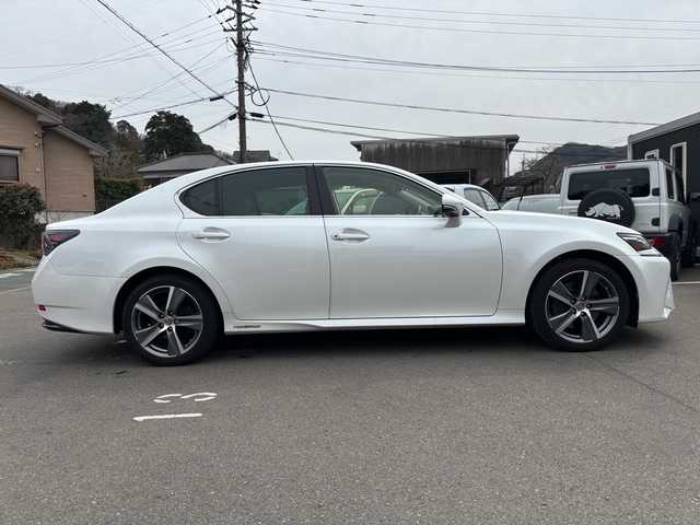 レクサス ＧＳ 300h Iパッケージ 福岡県 2016(平28)年 10.7万km ソニッククォーツ AM/FM/ワンオーナー/純正メーカーオプションナビ/（AM/FM/AUX/Bluetooth/フルセグTV）/衝突被害軽減システム/横滑り防止装置/レーンキープアシスト/パーキングアシスト/先方車発信告知システム/クルーズコントロール（追従あり）/パドルシフト/ハンズフリー/ハンドリングヒーター/ヒートシーター（D/N）/シートクーラー（D/N）/パワーシート（D/N）/オートマチックハイビーム/オートライト/フォグランプ/シートメモリー（D）/ドライブレコーダー（前、後ろ）/純正フロアマット/純正アルミホイール/プッシュスタート/LEDライト/スペアキー×2/保証書/取扱説明書