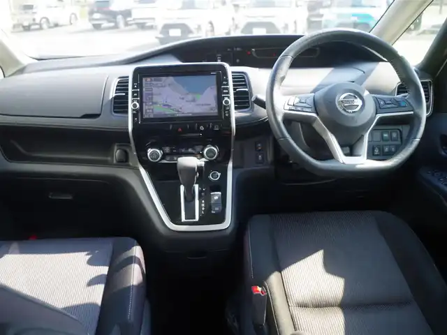 日産 セレナ ハイウェイスター V Vセレクション 千葉県 2017(平29)年 6.3万km ブリリアントホワイトパール エマージェンシーブレーキ/プロパイロット/インテリジェントクルーズコントロール/ハンズフリー両側パワースライドドア/純正SDナビ/地デジTV/【BD/DVD/CD再生機能　Bluetooth接続】/アラウンドビューモニター/フリップダウンモニター/革巻きステアリング/ステアリングスイッチ/ETC/LEDヘッドライト/フォグライト/ウインカーミラー/コーナーセンサー/純正16インチアルミホイル/サイド/カーテンエアバッグ/インテリジェントキー