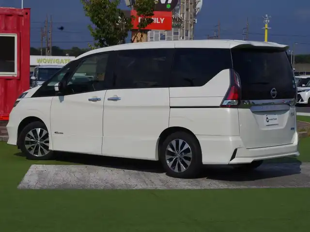 日産 セレナ ハイウェイスター V Vセレクション 千葉県 2017(平29)年 6.3万km ブリリアントホワイトパール エマージェンシーブレーキ/プロパイロット/インテリジェントクルーズコントロール/ハンズフリー両側パワースライドドア/純正SDナビ/地デジTV/【BD/DVD/CD再生機能　Bluetooth接続】/アラウンドビューモニター/フリップダウンモニター/革巻きステアリング/ステアリングスイッチ/ETC/LEDヘッドライト/フォグライト/ウインカーミラー/コーナーセンサー/純正16インチアルミホイル/サイド/カーテンエアバッグ/インテリジェントキー