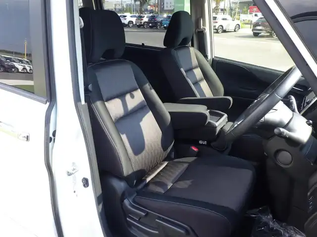 日産 セレナ ハイウェイスター V Vセレクション 千葉県 2017(平29)年 6.3万km ブリリアントホワイトパール エマージェンシーブレーキ/プロパイロット/インテリジェントクルーズコントロール/ハンズフリー両側パワースライドドア/純正SDナビ/地デジTV/【BD/DVD/CD再生機能　Bluetooth接続】/アラウンドビューモニター/フリップダウンモニター/革巻きステアリング/ステアリングスイッチ/ETC/LEDヘッドライト/フォグライト/ウインカーミラー/コーナーセンサー/純正16インチアルミホイル/サイド/カーテンエアバッグ/インテリジェントキー