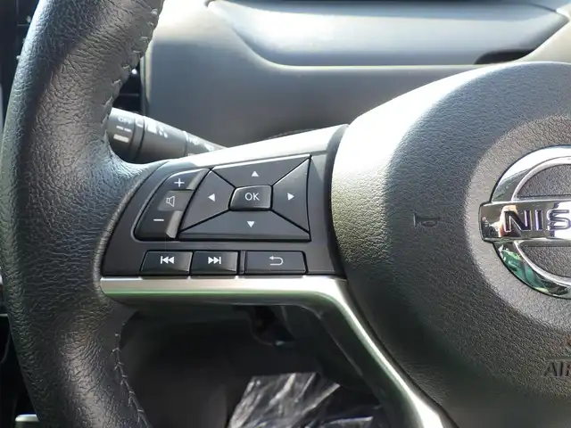 日産 セレナ ハイウェイスター V Vセレクション 千葉県 2017(平29)年 6.3万km ブリリアントホワイトパール エマージェンシーブレーキ/プロパイロット/インテリジェントクルーズコントロール/ハンズフリー両側パワースライドドア/純正SDナビ/地デジTV/【BD/DVD/CD再生機能　Bluetooth接続】/アラウンドビューモニター/フリップダウンモニター/革巻きステアリング/ステアリングスイッチ/ETC/LEDヘッドライト/フォグライト/ウインカーミラー/コーナーセンサー/純正16インチアルミホイル/サイド/カーテンエアバッグ/インテリジェントキー