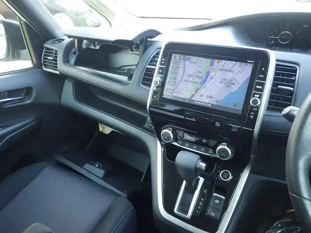 日産 セレナ ハイウェイスター V Vセレクション 千葉県 2017(平29)年 6.3万km ブリリアントホワイトパール エマージェンシーブレーキ/プロパイロット/インテリジェントクルーズコントロール/ハンズフリー両側パワースライドドア/純正SDナビ/地デジTV/【BD/DVD/CD再生機能　Bluetooth接続】/アラウンドビューモニター/フリップダウンモニター/革巻きステアリング/ステアリングスイッチ/ETC/LEDヘッドライト/フォグライト/ウインカーミラー/コーナーセンサー/純正16インチアルミホイル/サイド/カーテンエアバッグ/インテリジェントキー