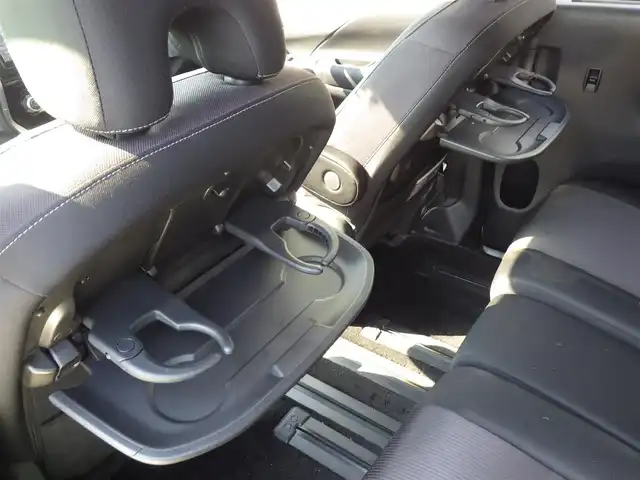 日産 セレナ ハイウェイスター V Vセレクション 千葉県 2017(平29)年 6.3万km ブリリアントホワイトパール エマージェンシーブレーキ/プロパイロット/インテリジェントクルーズコントロール/ハンズフリー両側パワースライドドア/純正SDナビ/地デジTV/【BD/DVD/CD再生機能　Bluetooth接続】/アラウンドビューモニター/フリップダウンモニター/革巻きステアリング/ステアリングスイッチ/ETC/LEDヘッドライト/フォグライト/ウインカーミラー/コーナーセンサー/純正16インチアルミホイル/サイド/カーテンエアバッグ/インテリジェントキー
