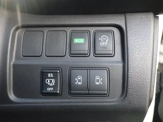 日産 セレナ ハイウェイスター V Vセレクション 千葉県 2017(平29)年 6.3万km ブリリアントホワイトパール エマージェンシーブレーキ/プロパイロット/インテリジェントクルーズコントロール/ハンズフリー両側パワースライドドア/純正SDナビ/地デジTV/【BD/DVD/CD再生機能　Bluetooth接続】/アラウンドビューモニター/フリップダウンモニター/革巻きステアリング/ステアリングスイッチ/ETC/LEDヘッドライト/フォグライト/ウインカーミラー/コーナーセンサー/純正16インチアルミホイル/サイド/カーテンエアバッグ/インテリジェントキー