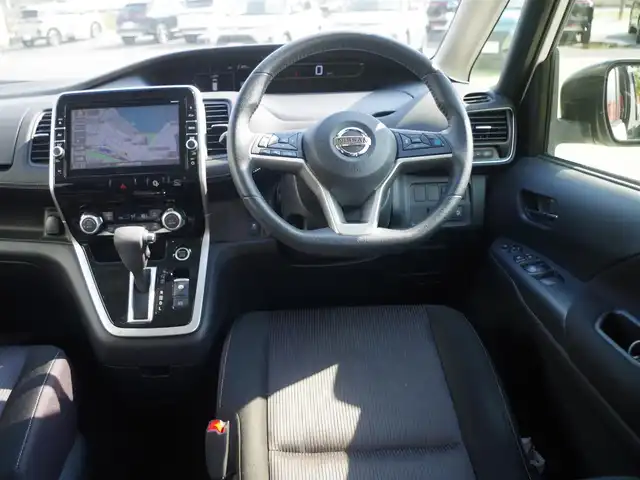 日産 セレナ ハイウェイスター V Vセレクション 千葉県 2017(平29)年 6.3万km ブリリアントホワイトパール エマージェンシーブレーキ/プロパイロット/インテリジェントクルーズコントロール/ハンズフリー両側パワースライドドア/純正SDナビ/地デジTV/【BD/DVD/CD再生機能　Bluetooth接続】/アラウンドビューモニター/フリップダウンモニター/革巻きステアリング/ステアリングスイッチ/ETC/LEDヘッドライト/フォグライト/ウインカーミラー/コーナーセンサー/純正16インチアルミホイル/サイド/カーテンエアバッグ/インテリジェントキー