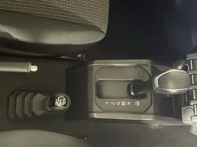 スズキ ジムニー XC 福岡県 2021(令3)年 3.8万km ブルーイッシュブラックパール3 ・社外SDナビ　/（ＡＭ　ＦＭ　ＣＤ　ＤＶＤ　ＳＤ　Ｉｐｏｄ　ＵＳＢ　ＢＴ）　/・バックカメラ　/・ＥＴＣ　/・前後ドラレコ　/・クルコン　/・ワンセグＴＶ　/・背面タイヤ　/・横滑り防止　/・レーンキープ　/・ダウンヒルアシスト　/・衝突軽減/・ヘッドライトウォッシャー/・オートライト/・純正フロアマット/・純正16インチアルミ/・電格ミラー/・バイザー/・取説