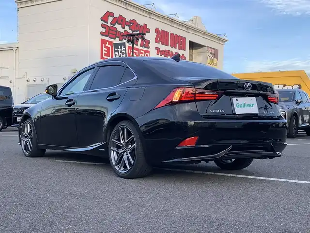 レクサス ＩＳ 300h Fスポーツ 大分県 2014(平26)年 9.5万km スターライトブラックガラスフレーク ・純正ナビ/・フルセグ/・バックカメラ/・純正ビルトインETC2.0/・ステアリングスイッチ/・ブルーレイ視聴可/・プリクラッシュセーフティ/・レーンキープアシスト/・アダプティブクルーズコントロール/・オートライト＆オートハイビーム/・クリアランスソナー/・パドルシフト/・社外前方ドライブレコーダー