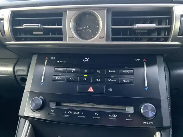 レクサス ＩＳ 300h Fスポーツ 大分県 2014(平26)年 9.5万km スターライトブラックガラスフレーク ・純正ナビ/・フルセグ/・バックカメラ/・純正ビルトインETC2.0/・ステアリングスイッチ/・ブルーレイ視聴可/・プリクラッシュセーフティ/・レーンキープアシスト/・アダプティブクルーズコントロール/・オートライト＆オートハイビーム/・クリアランスソナー/・パドルシフト/・社外前方ドライブレコーダー