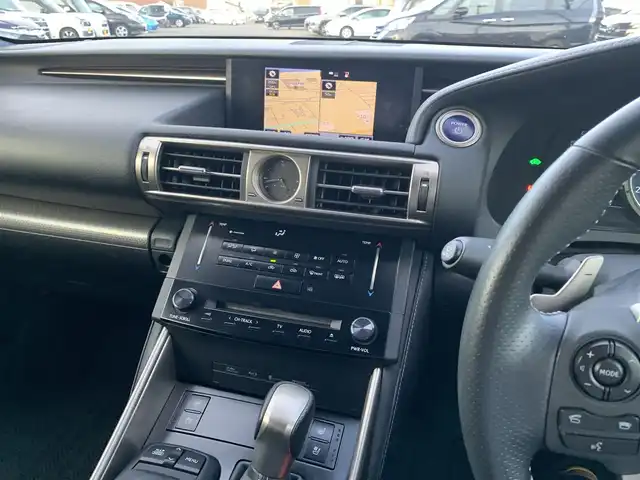 レクサス ＩＳ 300h Fスポーツ 大分県 2014(平26)年 9.5万km スターライトブラックガラスフレーク ・純正ナビ/・フルセグ/・バックカメラ/・純正ビルトインETC2.0/・ステアリングスイッチ/・ブルーレイ視聴可/・プリクラッシュセーフティ/・レーンキープアシスト/・アダプティブクルーズコントロール/・オートライト＆オートハイビーム/・クリアランスソナー/・パドルシフト/・社外前方ドライブレコーダー