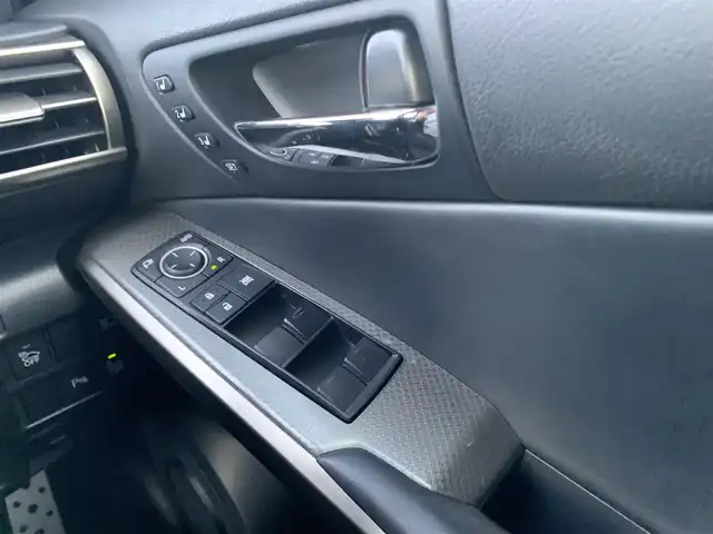 レクサス ＩＳ 300h Fスポーツ 大分県 2014(平26)年 9.5万km スターライトブラックガラスフレーク ・純正ナビ/・フルセグ/・バックカメラ/・純正ビルトインETC2.0/・ステアリングスイッチ/・ブルーレイ視聴可/・プリクラッシュセーフティ/・レーンキープアシスト/・アダプティブクルーズコントロール/・オートライト＆オートハイビーム/・クリアランスソナー/・パドルシフト/・社外前方ドライブレコーダー