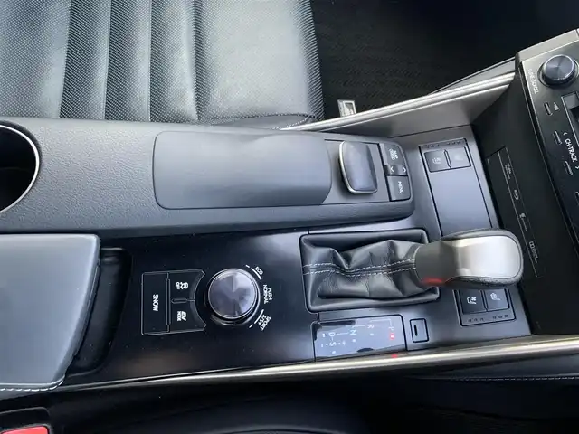 レクサス ＩＳ 300h Fスポーツ 大分県 2014(平26)年 9.5万km スターライトブラックガラスフレーク ・純正ナビ/・フルセグ/・バックカメラ/・純正ビルトインETC2.0/・ステアリングスイッチ/・ブルーレイ視聴可/・プリクラッシュセーフティ/・レーンキープアシスト/・アダプティブクルーズコントロール/・オートライト＆オートハイビーム/・クリアランスソナー/・パドルシフト/・社外前方ドライブレコーダー