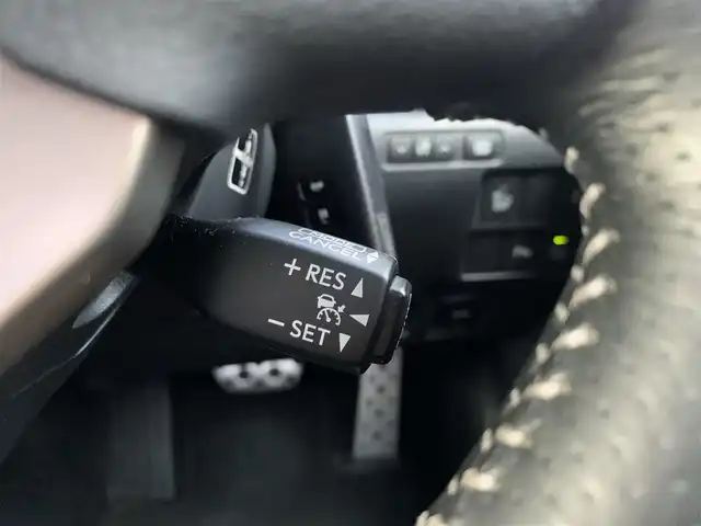 レクサス ＩＳ 300h Fスポーツ 大分県 2014(平26)年 9.5万km スターライトブラックガラスフレーク ・純正ナビ/・フルセグ/・バックカメラ/・純正ビルトインETC2.0/・ステアリングスイッチ/・ブルーレイ視聴可/・プリクラッシュセーフティ/・レーンキープアシスト/・アダプティブクルーズコントロール/・オートライト＆オートハイビーム/・クリアランスソナー/・パドルシフト/・社外前方ドライブレコーダー