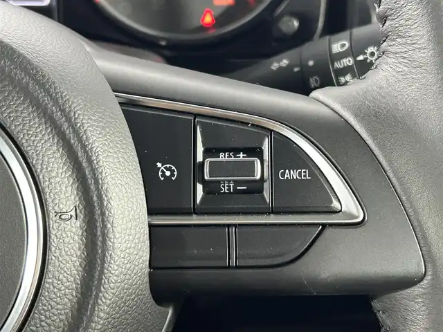 スズキ ジムニー XC 佐賀県 2023(令5)年 0.6万km ジャングルグリーン 純正8インチディーラーオプションナビ/バックカメラ/フルセグテレビTVキット付き/CD/DVD/SD/BT/USB/FM.AM/ナビ連動前後ドライブレコーダー/ETC/パートタイム4WD/ダウンヒルアシストコントロール/スズキレーダーブレーキサポートシステム/レーンキープアシスト/クルーズコントロール/オートハイビーム/オートライト/プッシュスタート/保証書/取扱説明書