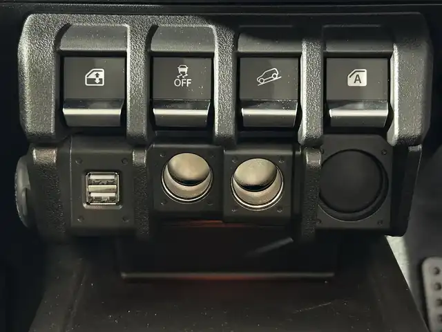 スズキ ジムニー XC 佐賀県 2023(令5)年 0.6万km ジャングルグリーン 純正8インチディーラーオプションナビ/バックカメラ/フルセグテレビTVキット付き/CD/DVD/SD/BT/USB/FM.AM/ナビ連動前後ドライブレコーダー/ETC/パートタイム4WD/ダウンヒルアシストコントロール/スズキレーダーブレーキサポートシステム/レーンキープアシスト/クルーズコントロール/オートハイビーム/オートライト/プッシュスタート/保証書/取扱説明書