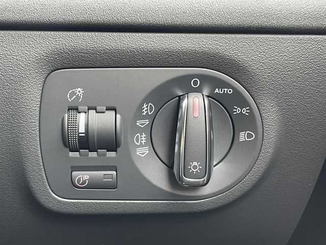 アウディ ＴＴクーペ 2．0 TFSI 東京都 2008(平20)年 7.5万km ファントムブラックパールエフェクト 社外HDDナビゲーション/Bluetooth接続/バックカメラ/スペアキー/純正フロアマット/レザーシート/ABS/横滑り防止機能/オートライト/タイヤ（レグノ）