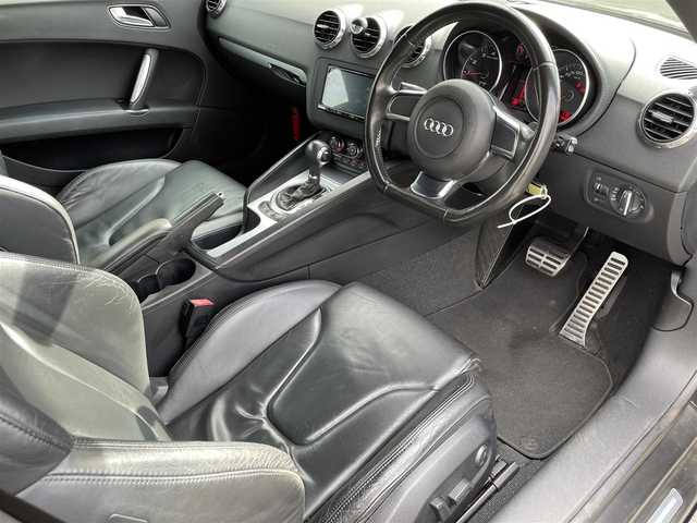 アウディ ＴＴクーペ 2．0 TFSI 東京都 2008(平20)年 7.5万km ファントムブラックパールエフェクト 社外HDDナビゲーション/Bluetooth接続/バックカメラ/スペアキー/純正フロアマット/レザーシート/ABS/横滑り防止機能/オートライト/タイヤ（レグノ）