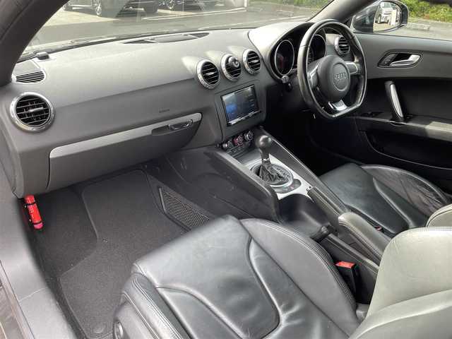 アウディ ＴＴクーペ 2．0 TFSI 東京都 2008(平20)年 7.5万km ファントムブラックパールエフェクト 社外HDDナビゲーション/Bluetooth接続/バックカメラ/スペアキー/純正フロアマット/レザーシート/ABS/横滑り防止機能/オートライト/タイヤ（レグノ）