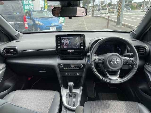 トヨタ ヤリスクロス ハイブリッド Z 神奈川県 2023(令5)年 2.3万km シルバーメタリック ワンオーナー/純正メモリナビ/フルセグテレビ/ウィンカーミラー/クルーズコントロール/ドアバイザー/プッシュスタート/ETC/全方位モニター/スペアキー/取扱説明書/保証書