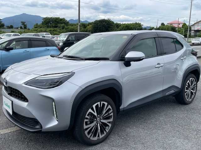トヨタ ヤリスクロス ハイブリッド Z 神奈川県 2023(令5)年 2.3万km シルバーメタリック ワンオーナー/純正メモリナビ/フルセグテレビ/ウィンカーミラー/クルーズコントロール/ドアバイザー/プッシュスタート/ETC/全方位モニター/スペアキー/取扱説明書/保証書